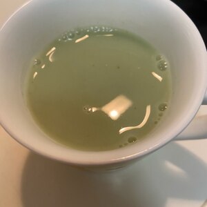 甘い香りに癒されます。緑茶ミルクティー